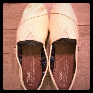 Cream colored Toms